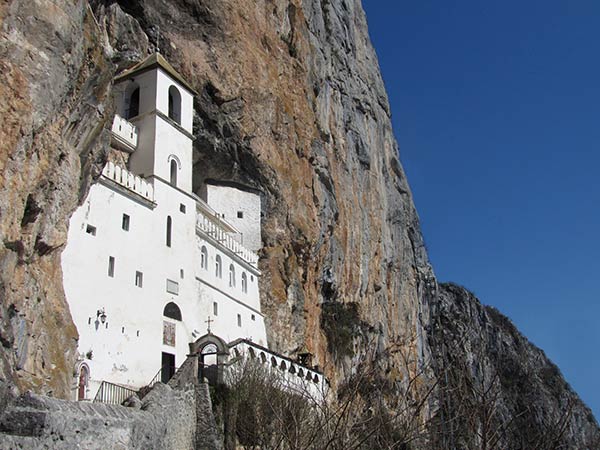 Manastir Ostrog — Svetinja u stijeni